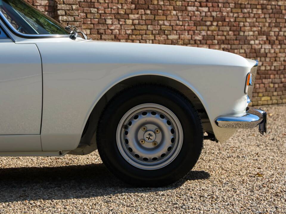 Image 20/50 of Alfa Romeo Giulia 1600 GTC (1966)