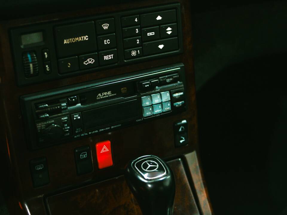 Image 41/50 of Mercedes-Benz SL 320 (1995)