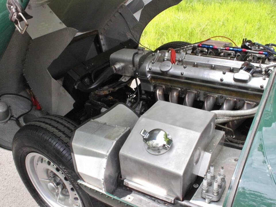 Image 7/16 of Jaguar D-Type (1964)
