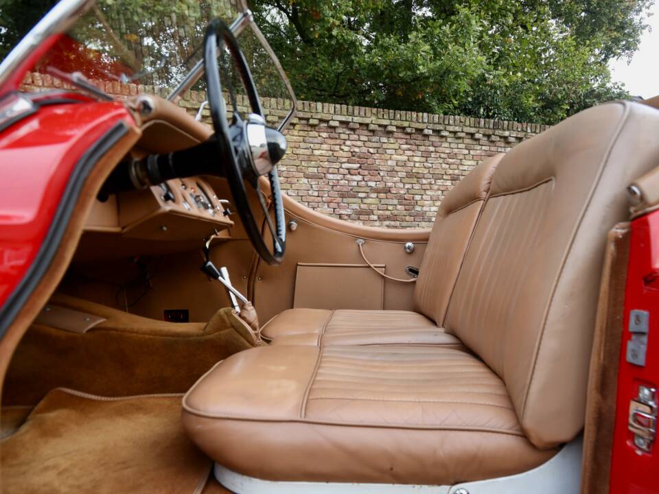 Image 37/50 of Jaguar XK 120 SE OTS (1954)
