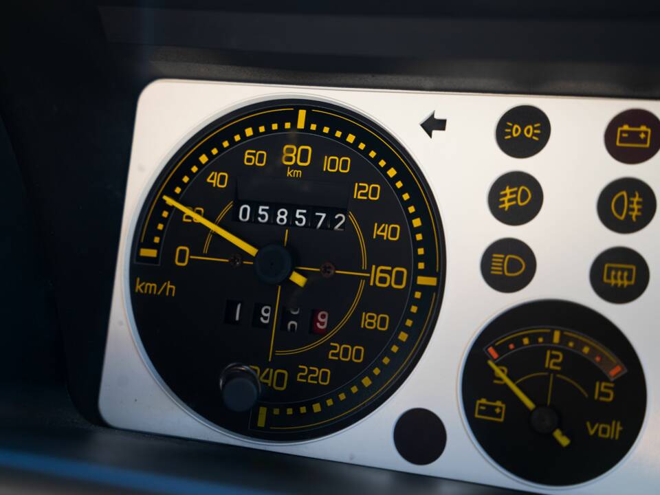 Image 42/63 of Lancia Delta HF Integrale Evoluzione II (1994)