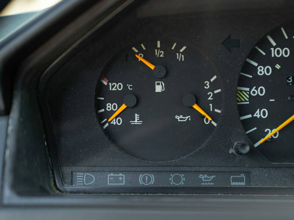 Immagine 38/44 di Mercedes-Benz 200 TE (1992)