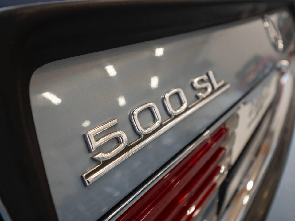 Immagine 17/33 di Mercedes-Benz 500 SL (1985)