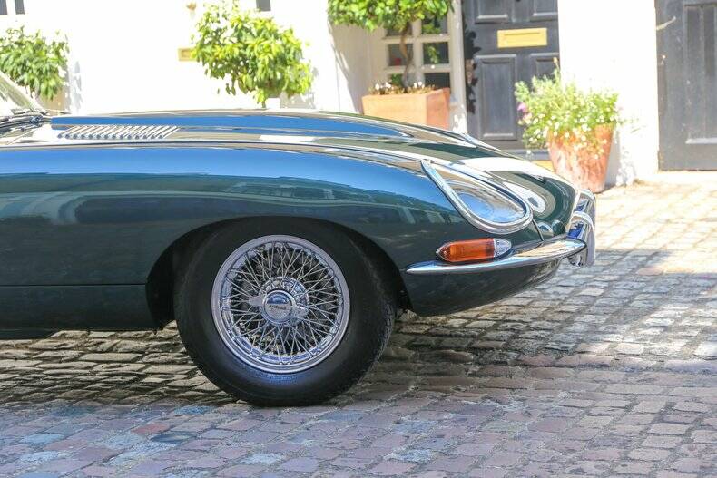 Immagine 25/50 di Jaguar E-Type 4.2 (1965)