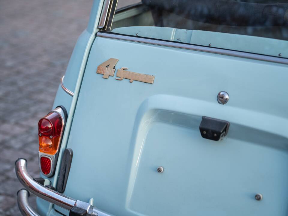 Image 15/66 of Renault R 4 Super (1962)