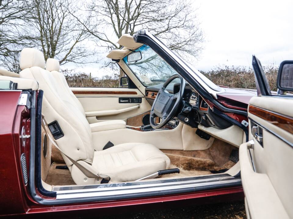 Image 32/45 of Jaguar XJS 5.3 V12 (1993)