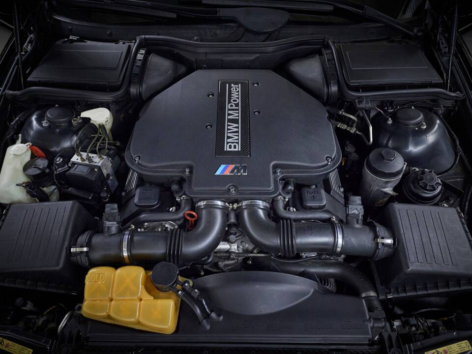 Image 83/99 of BMW M5 (2000)