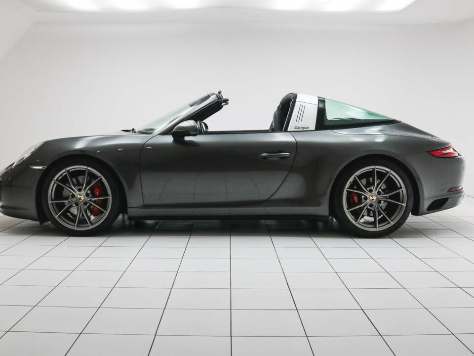 Image 2/20 of Porsche 911 Targa 4S (2016)