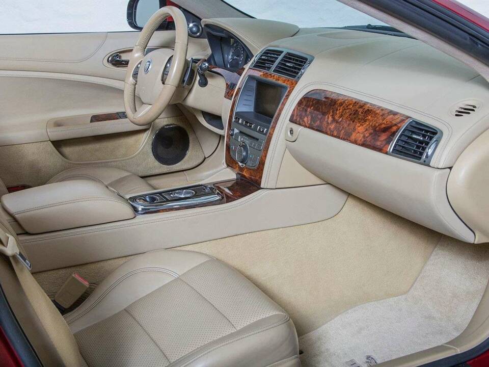 Immagine 16/20 di Jaguar XK (2010)