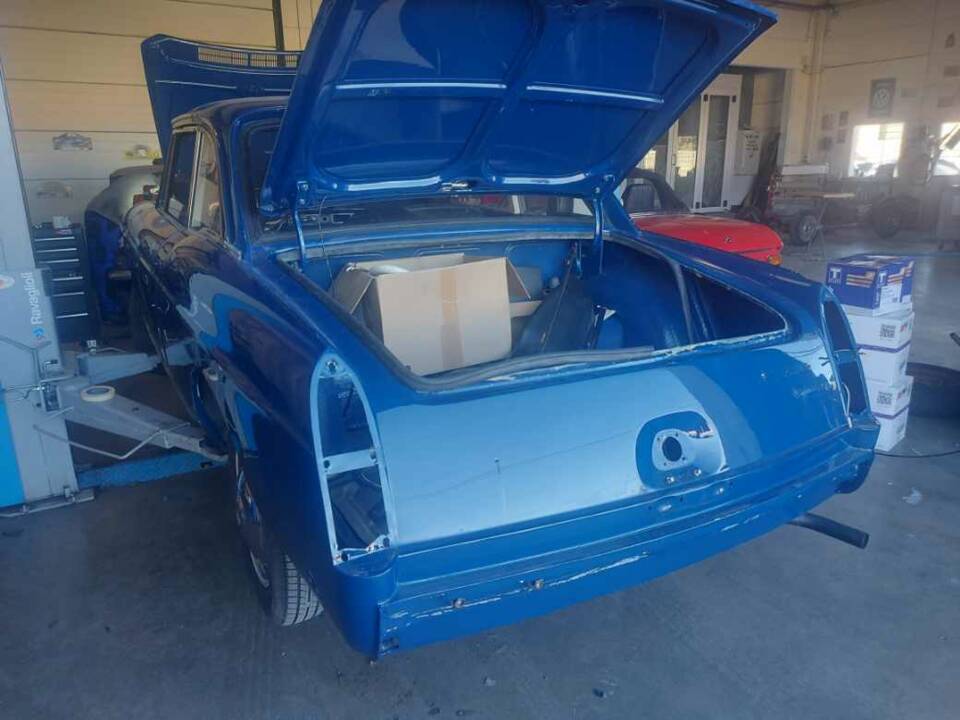 Image 45/46 of Peugeot 404 Coupé (1967)