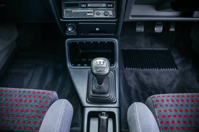 Bild 38/49 von Ford Escort turbo RS (1988)