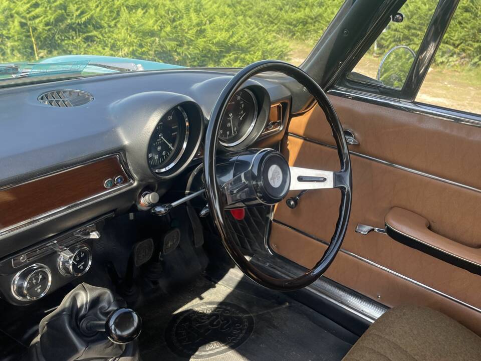 Immagine 7/12 di Alfa Romeo Giulia GT 1300 Junior (1969)