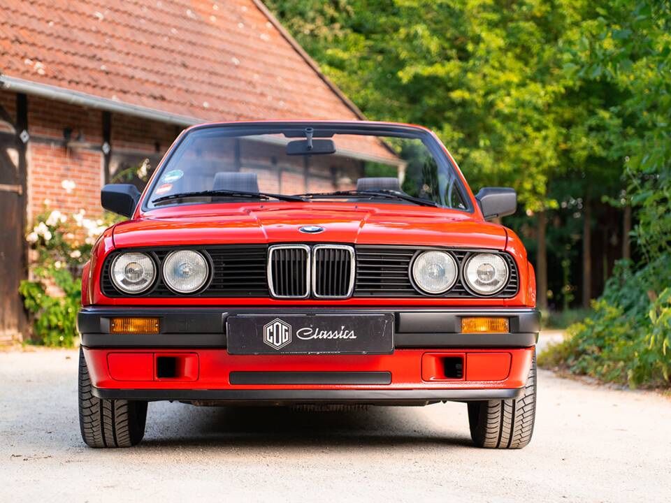 Immagine 3/33 di BMW 318i (1991)
