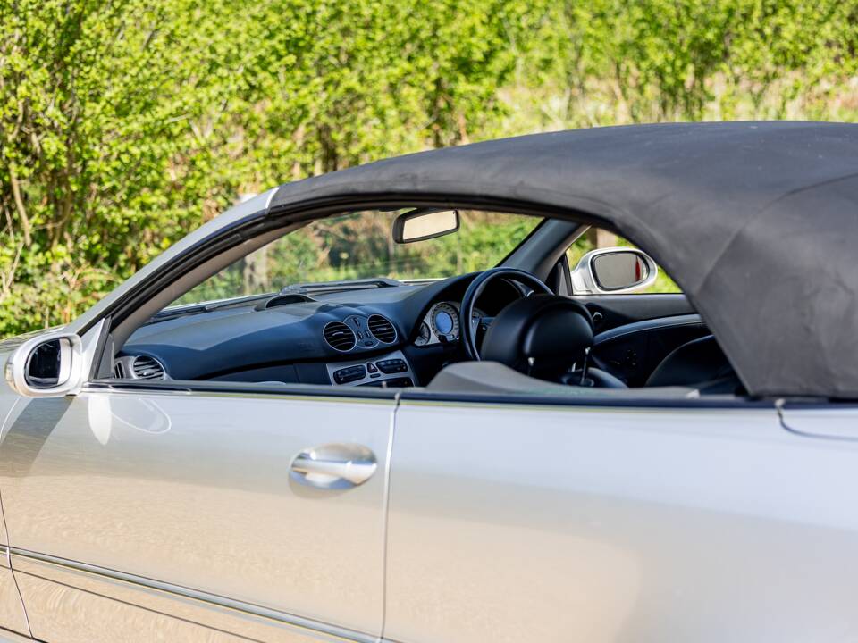 Image 25/50 of Mercedes-Benz CLK 55 AMG (2003)