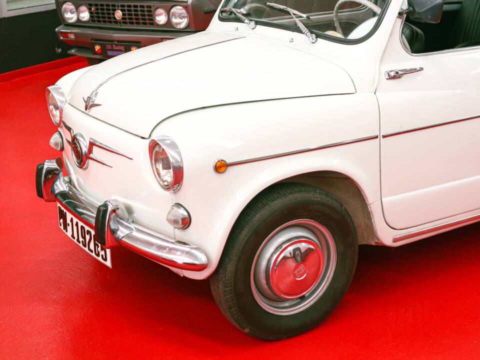 Image 14/32 of SEAT 600 D (1968)