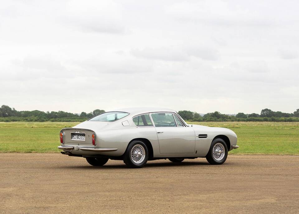 Image 7/23 of Aston Martin DB 6 (1969)