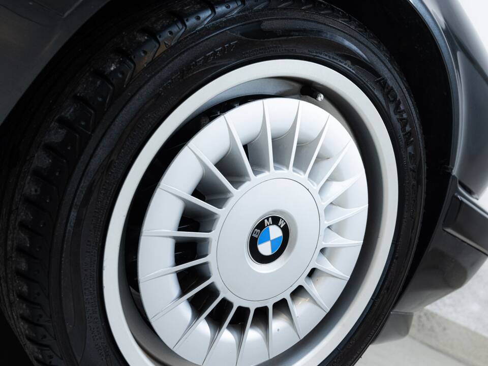 Bild 32/34 von BMW M5 (1993)