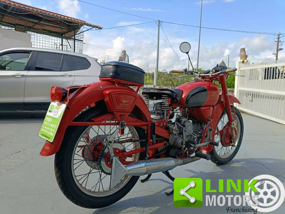 Image 3/10 of Moto Guzzi DUMMY (1960)