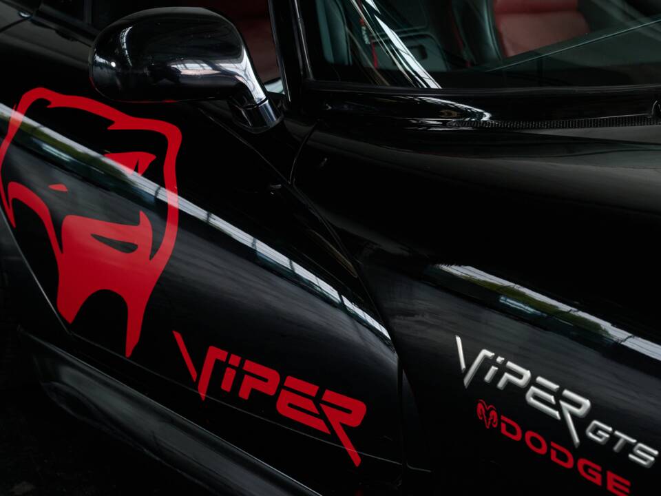Image 29/50 of Dodge Viper GTS (2005)