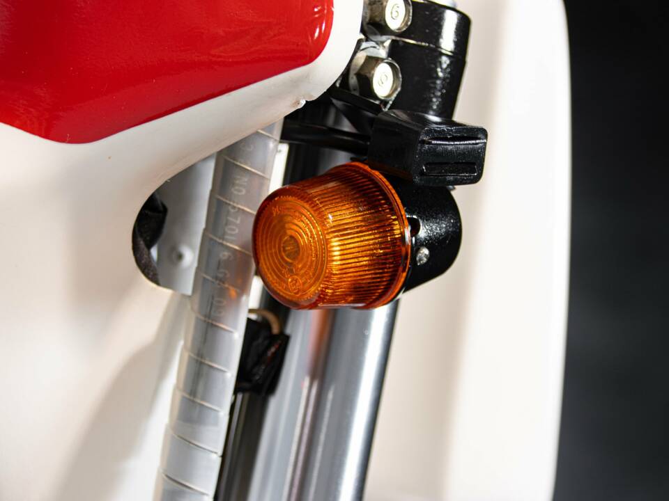 Image 50/50 de Yamaha DUMMY (1986)