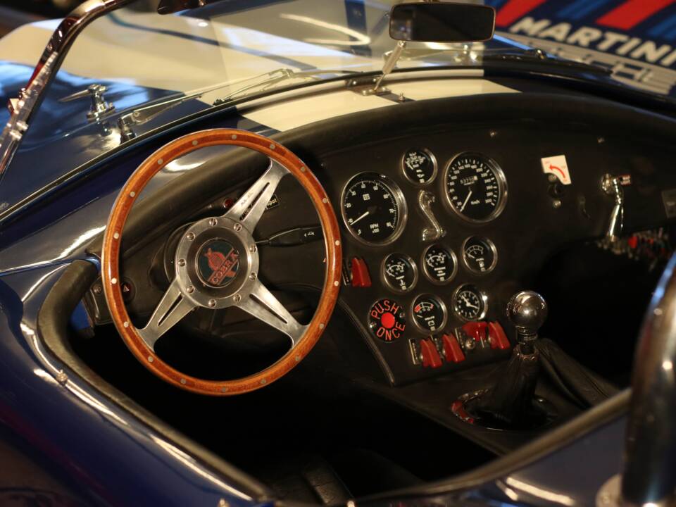 Image 28/57 of AC Cobra 427 (1965)