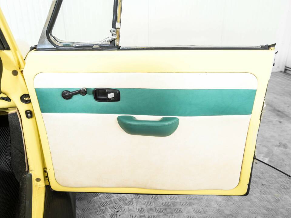 Immagine 32/50 di Volkswagen Käfer 1302 (1971)