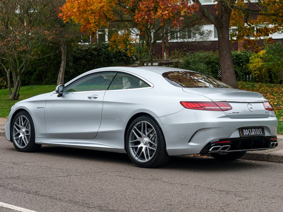 Immagine 4/31 di Mercedes-Benz S 63 AMG S 4MATIC (2019)