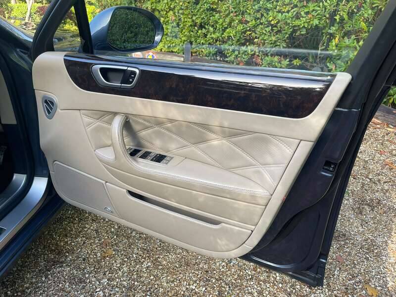 Image 29/50 de Bentley Continental Flying Spur (2010)