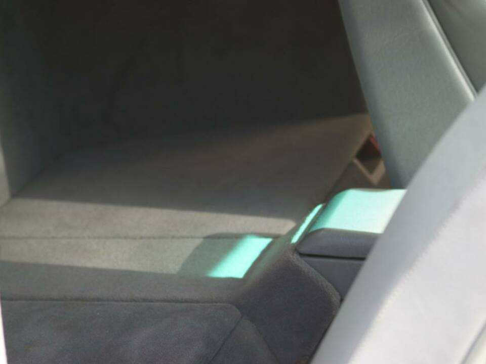 Image 34/50 of Mercedes-Benz 300 SL-24 (1989)