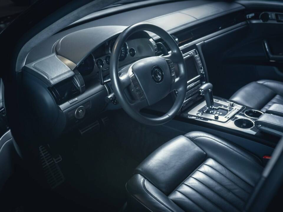 Image 6/15 of Volkswagen Phaeton W12 (2010)