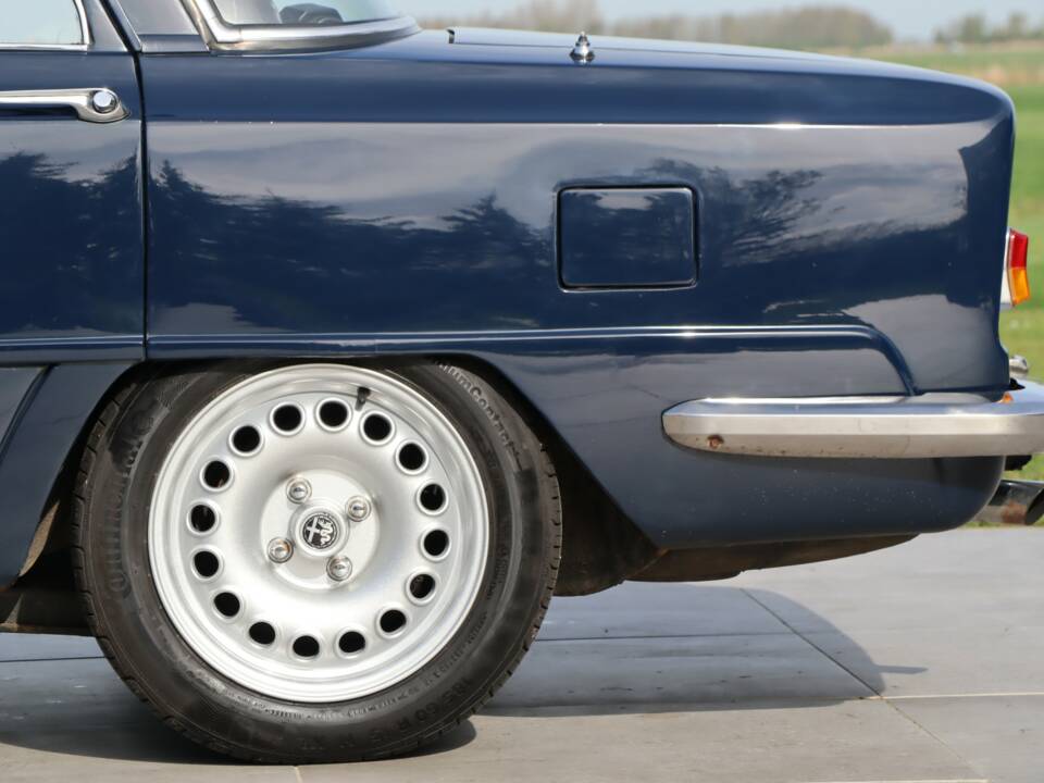 Image 21/50 of Alfa Romeo Giulia Nuova Super 1600 (1978)