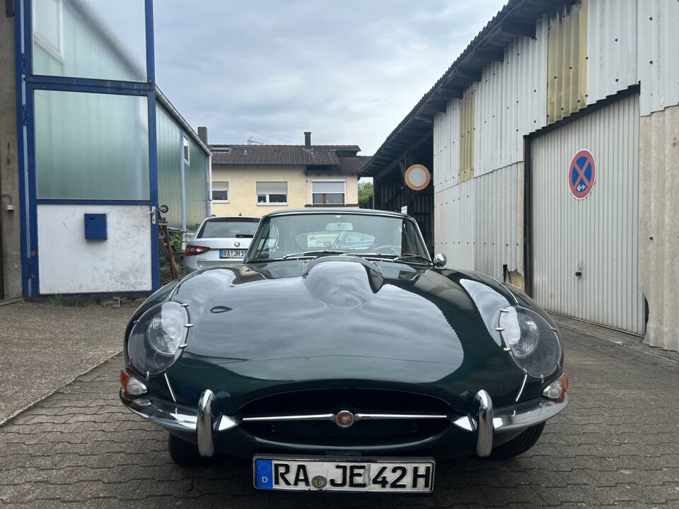 Image 2/39 de Jaguar Type E 4.2 (1966)