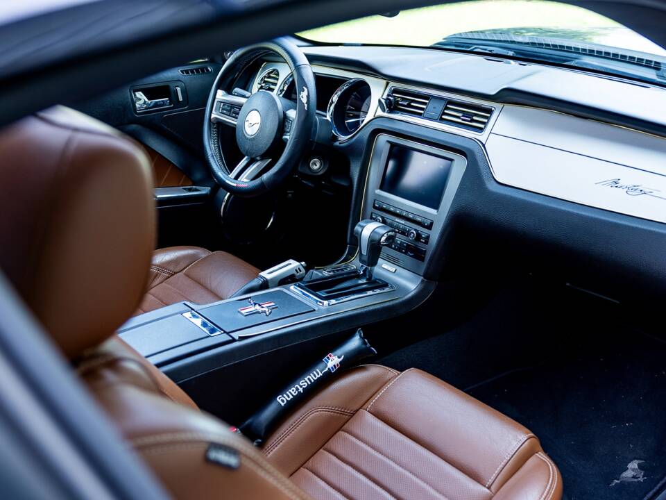Image 4/50 of Ford Mustang V6 (2009)