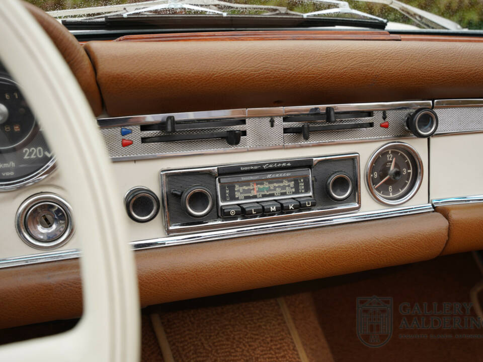 Image 21/50 de Mercedes-Benz 280 SL (1970)