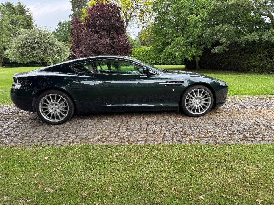 Image 12/43 of Aston Martin DB 9 (2008)