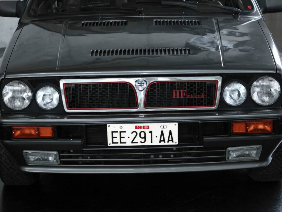Image 8/50 of Lancia Delta HF Integrale (1988)