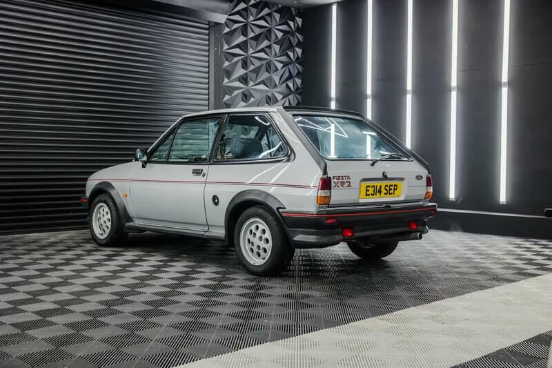 Image 18/50 de Ford Fiesta XR2 (1987)