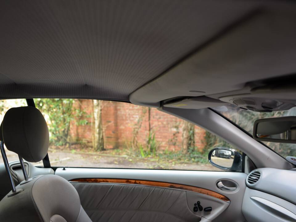 Image 36/46 de Mercedes-Benz CLK 500 (2004)
