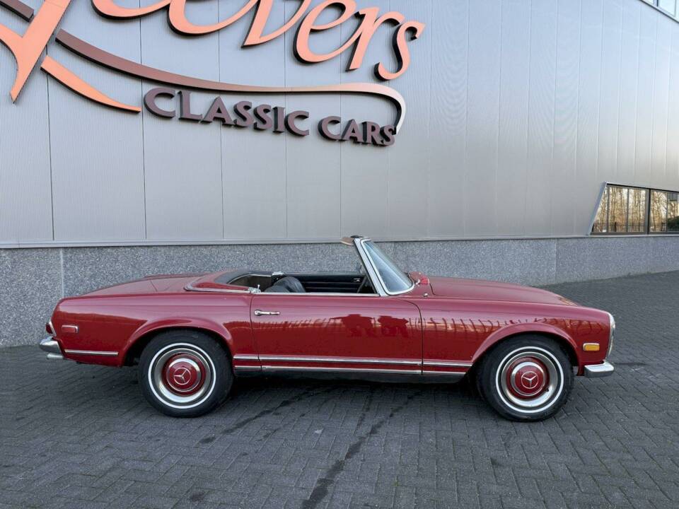 Image 9/36 of Mercedes-Benz 250 SL (1968)