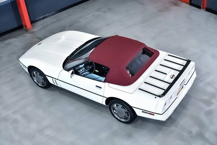 Image 4/7 of Chevrolet Corvette Convertible (1988)