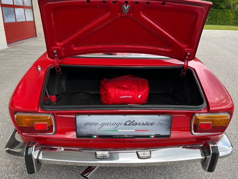 Image 13/13 de Alfa Romeo Giulia 1600 GT Junior (1973)