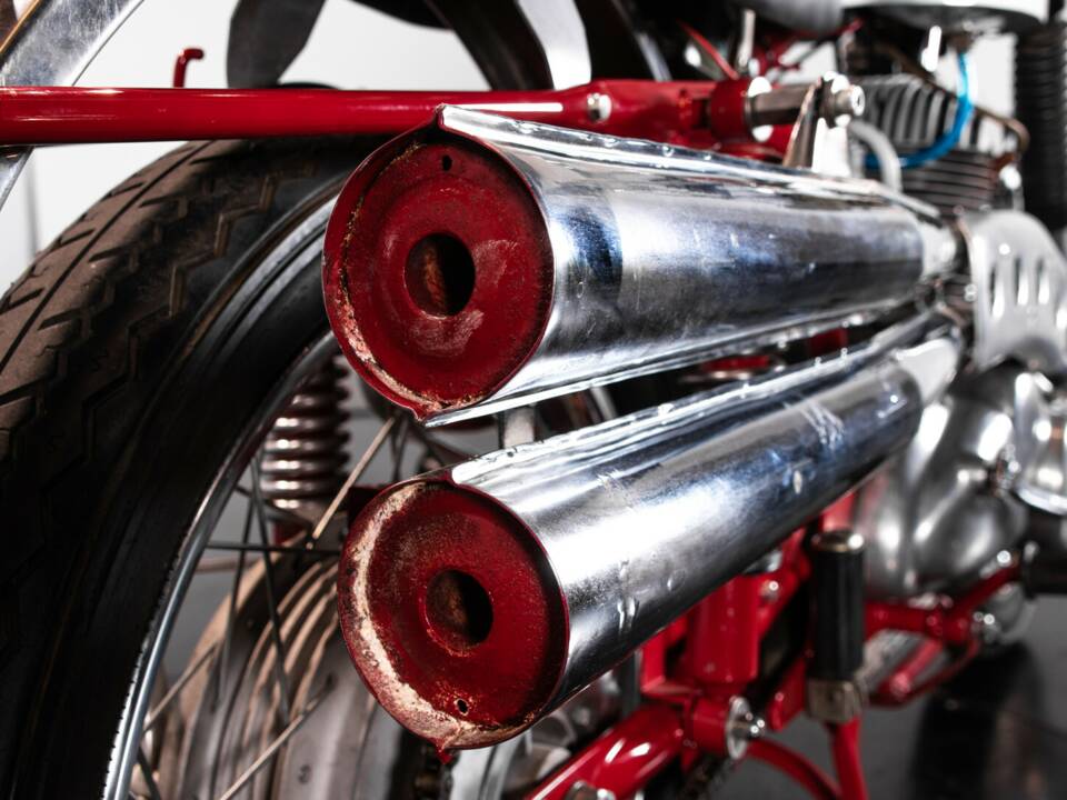 Image 34/34 of MV Agusta 250 Bicilindrica (1970)