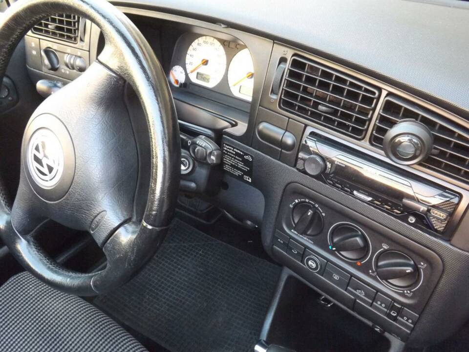 Image 27/50 of Volkswagen Golf III Cabrio 1.6 (1998)
