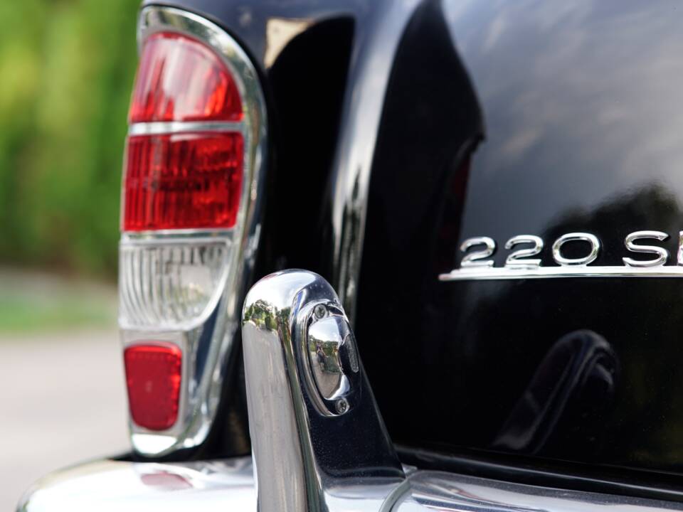Immagine 7/35 di Mercedes-Benz 220 SE (1960)