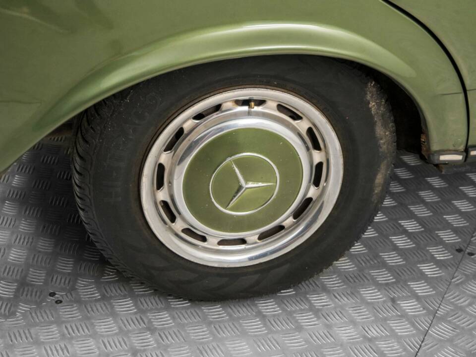 Afbeelding 35/50 van Mercedes-Benz 200 T (1982)