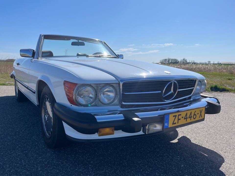 Image 3/16 of Mercedes-Benz 560 SL (1987)