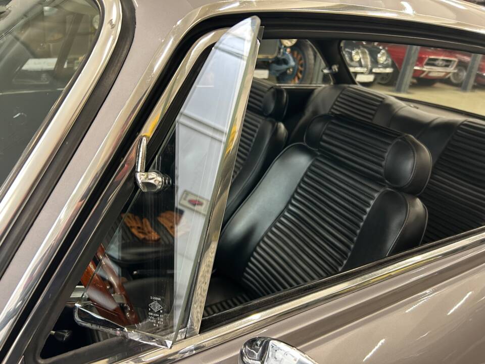 Image 18/35 de Alfa Romeo 2000 GT Veloce (1975)