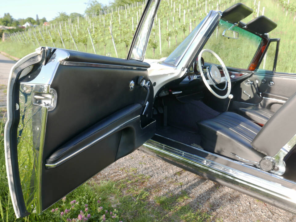 Imagen 31/56 de Mercedes-Benz 220 SE b (1962)
