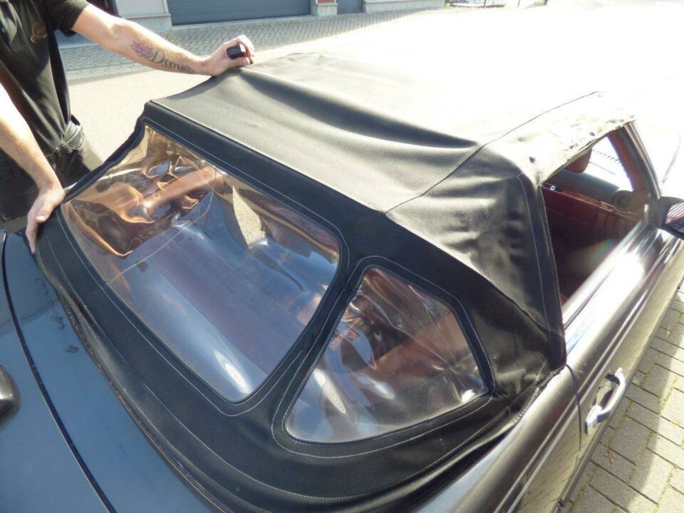 Image 13/32 de Mercedes-Benz 560 SL (1987)
