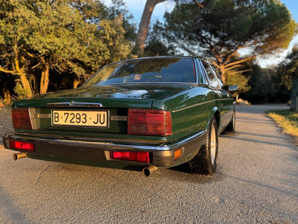 Image 7/40 of Jaguar Sovereign 3.6 (1989)